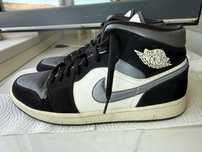 Nike Air Jordan 1 / 44