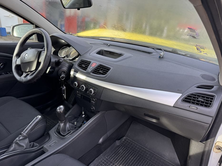 RENAULT FLUENCE 2016 avariat 1,6 benzina EURO 6 Primul Proprietar