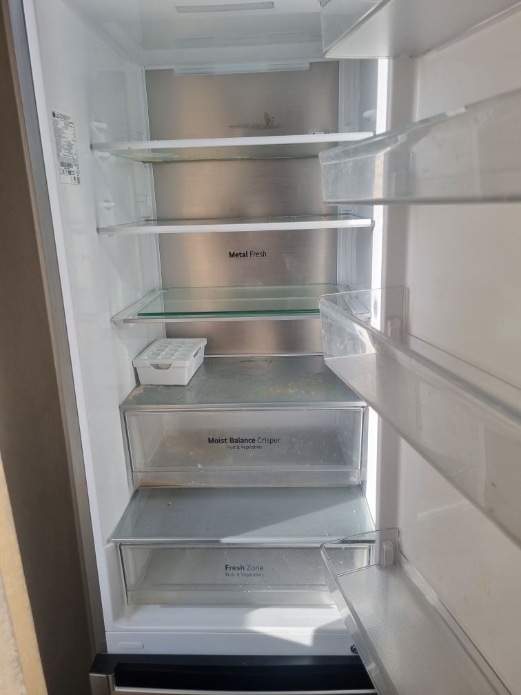 Холодильник LG двух камерный