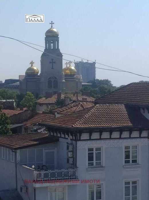 тристаен панорамен до Катедралата