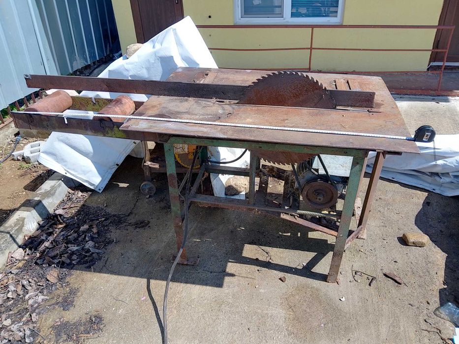 Циркуляр с линеал и ролки.