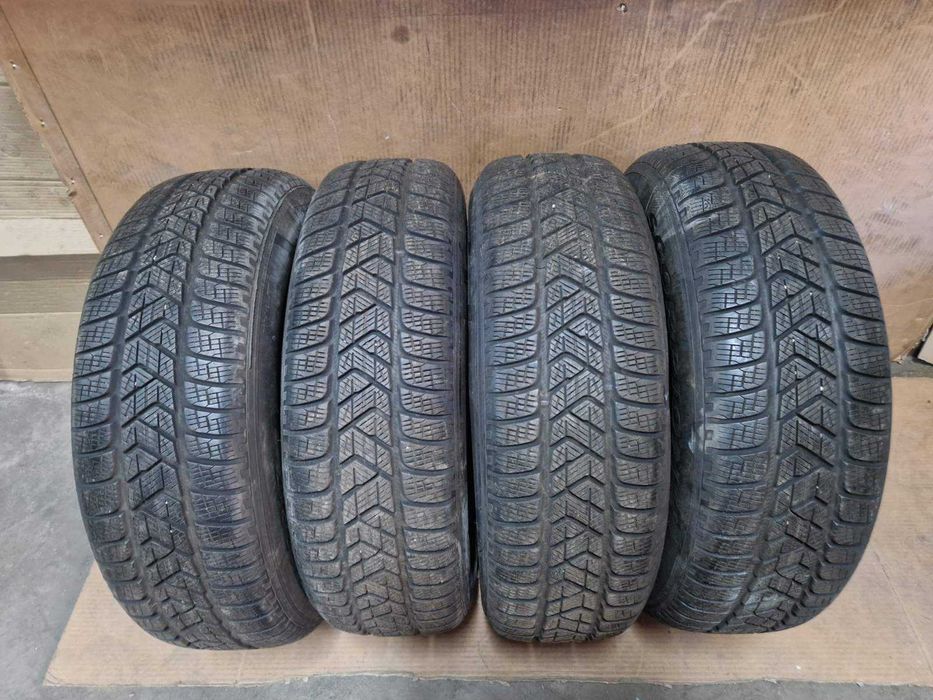 4 Pirelli R17 215/65
зимни гуми
DOT3621