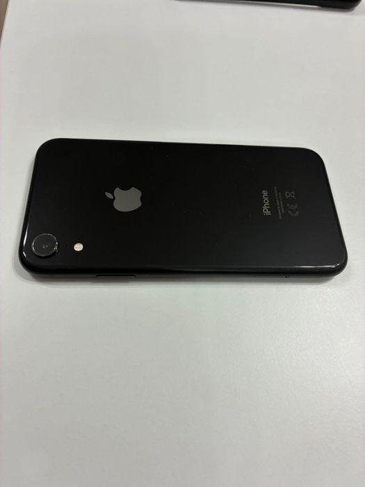 Телефон iPhone XR