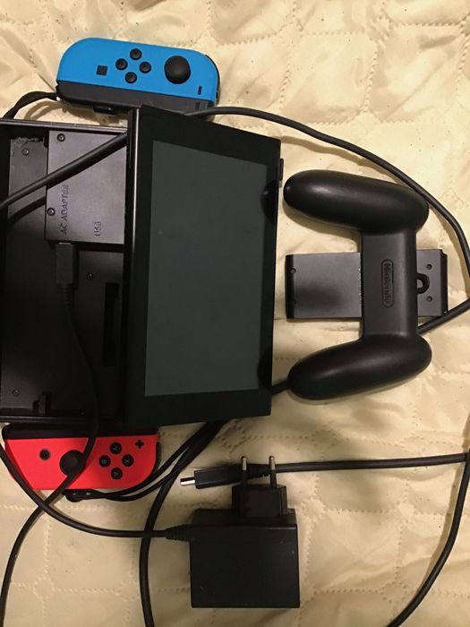 конзола Nintendo Switch с всички оригинални принадлежности (и HDMI)