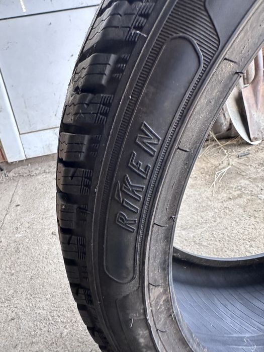 Anvelope iarna 225 40 r18