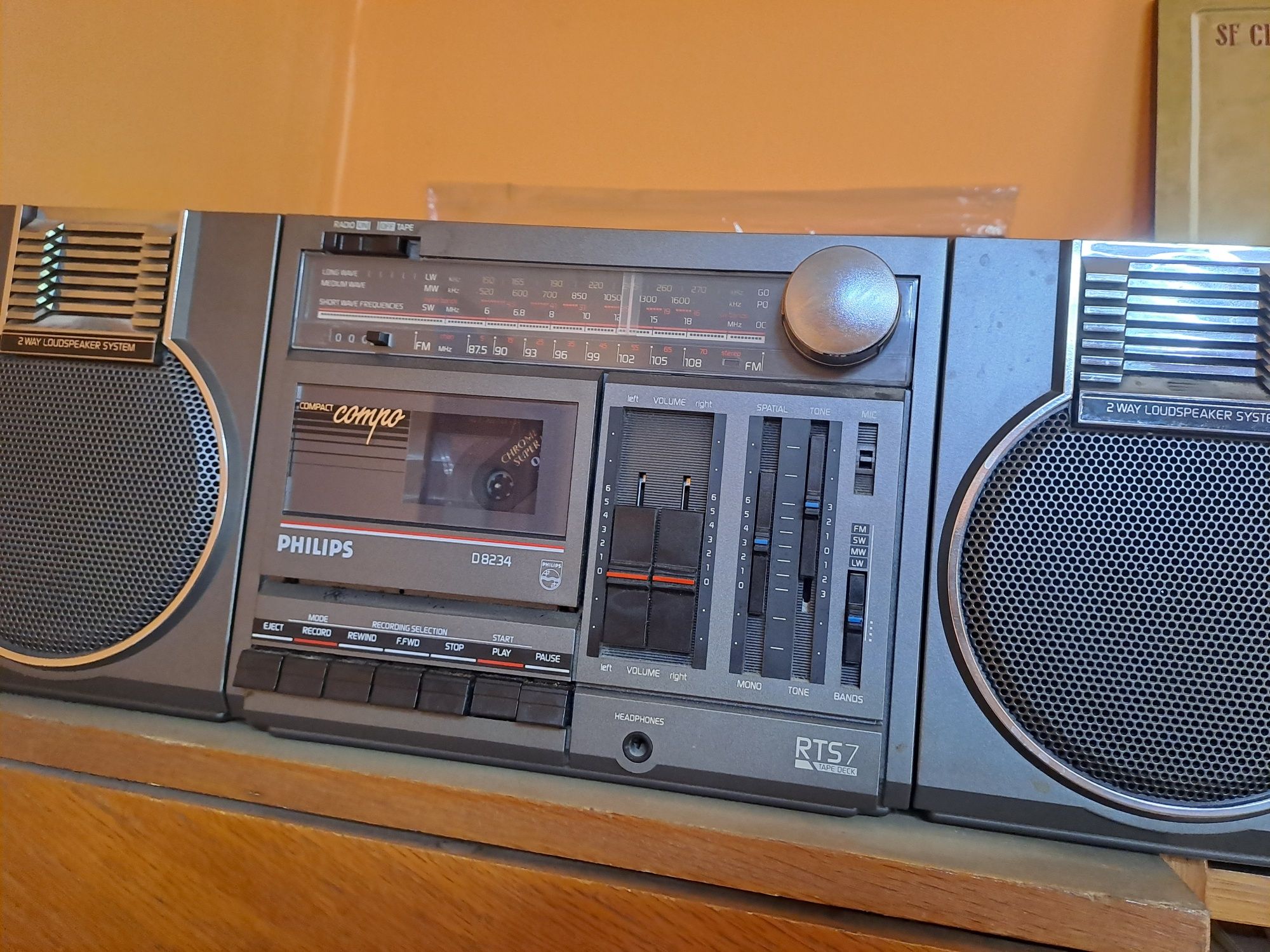 Vând radio casetofon Philips Compact Stereo
