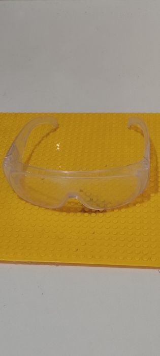 Продам защитные очки.