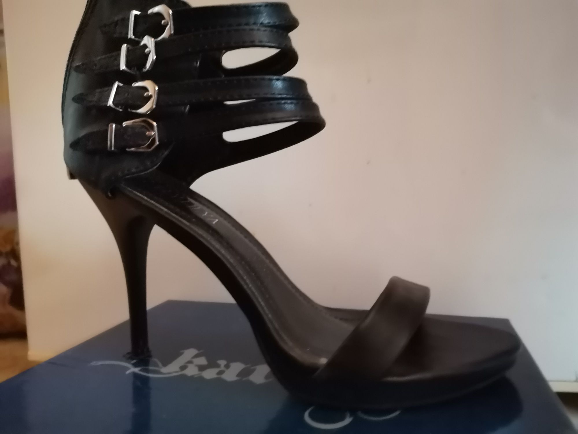 Дамски обувки-сандали