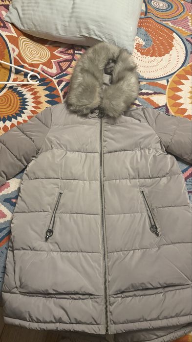 Продам зимний пуховик DKNY