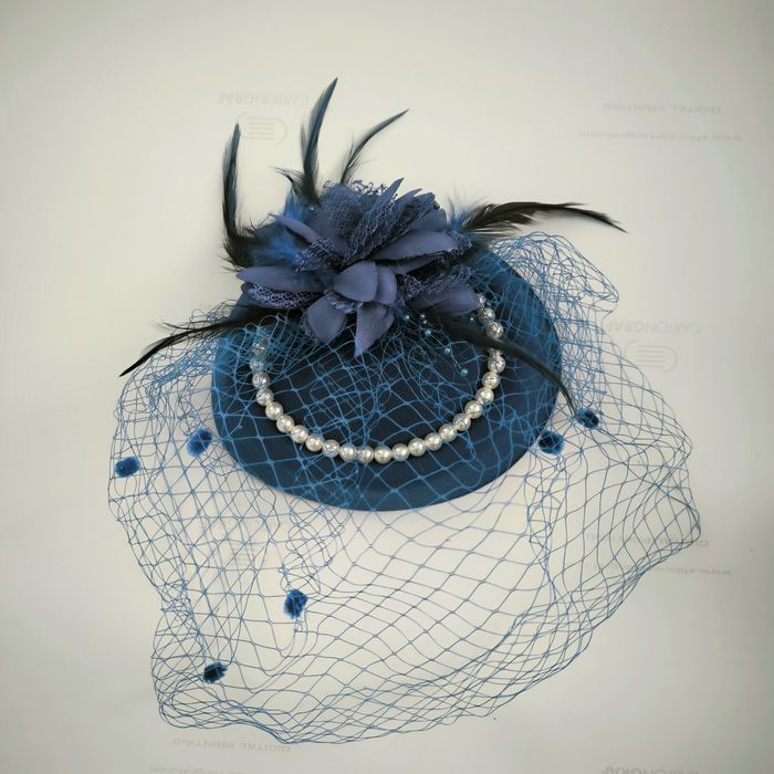 Costum vintage albastru cu voaleta