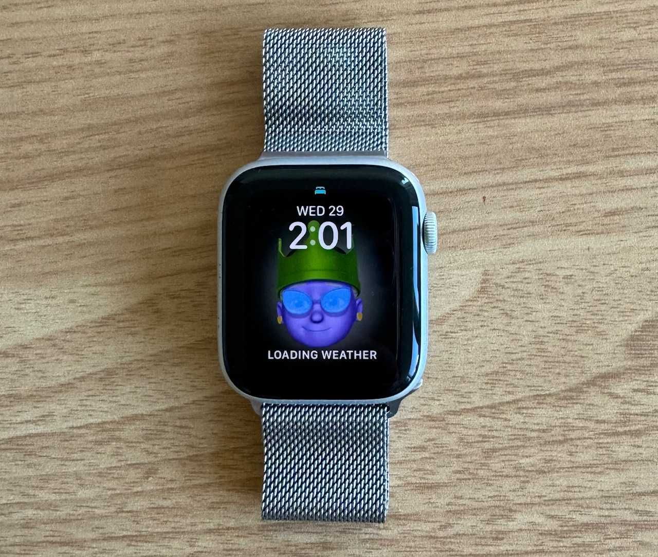 Apple Watch Series 5, GPS, 44mm, Silver Milanese Loop Band