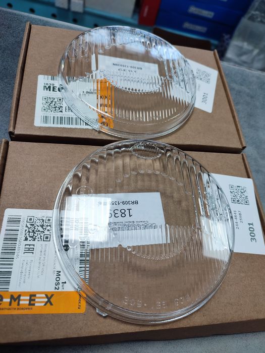 Стекла фар BMW E34 новые Тайвань