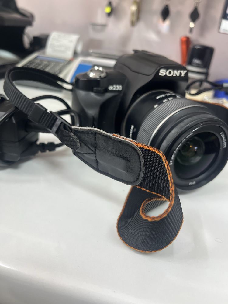 Фотоапарат Sony DSLR-A230 + Обектив Sony SAL1855