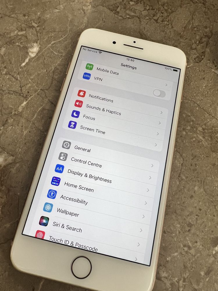 Iphone 8 Plus Rose Gold -работи перфектно