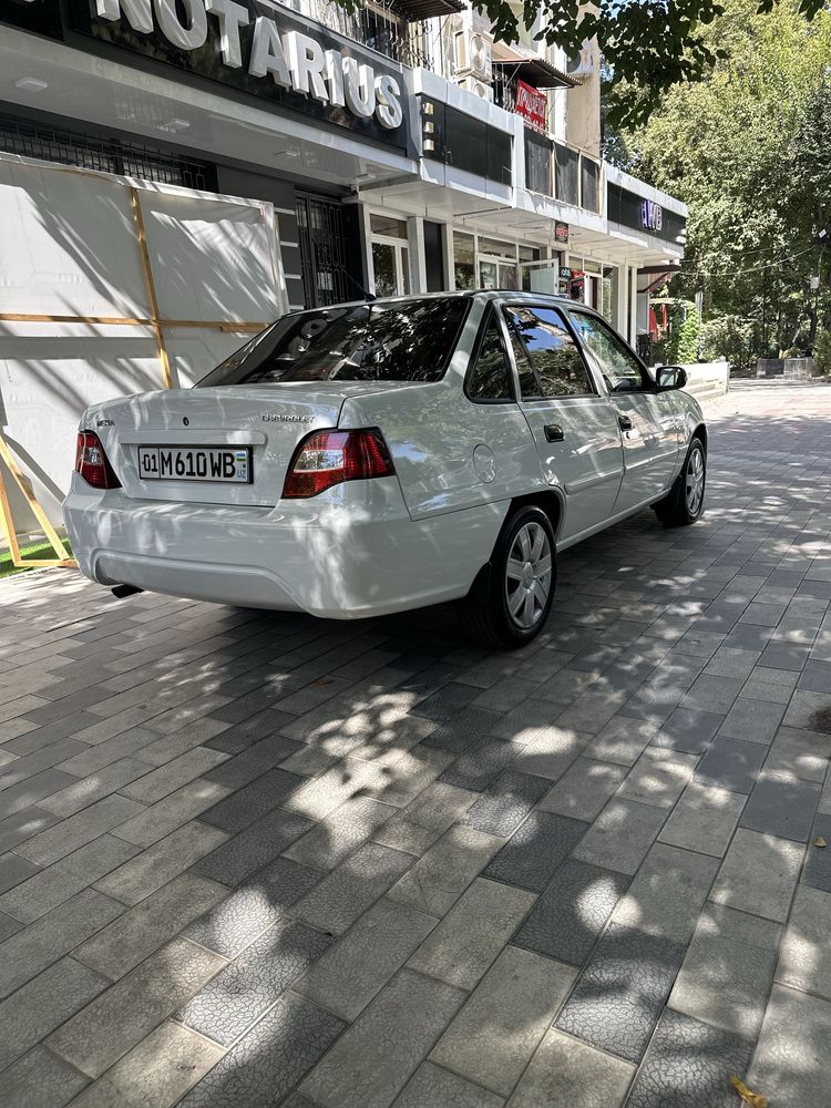 Nexia 2 luxe kanditsoner sotiladi