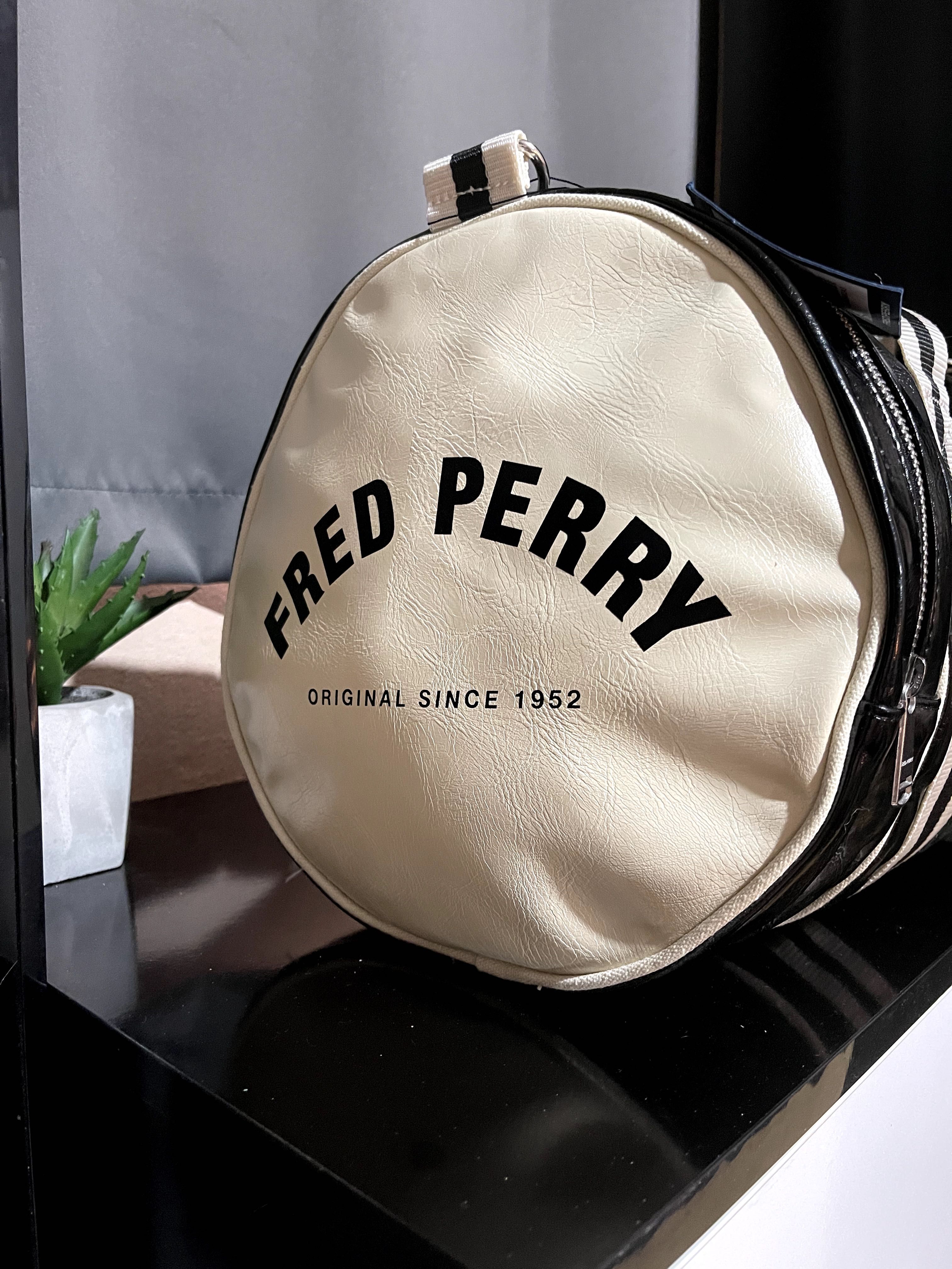 Чанта Fred Perry Classic Barrel Bag
