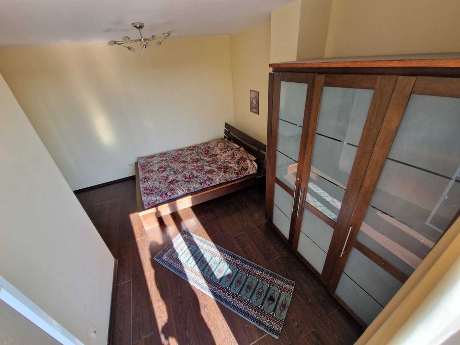 Продавам гардероб и спалня.