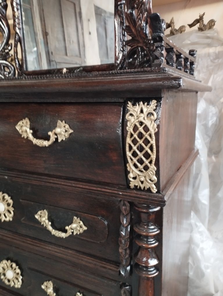 Старинный антикварный мебель комод бронза