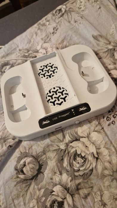 Vând stand xbox series s