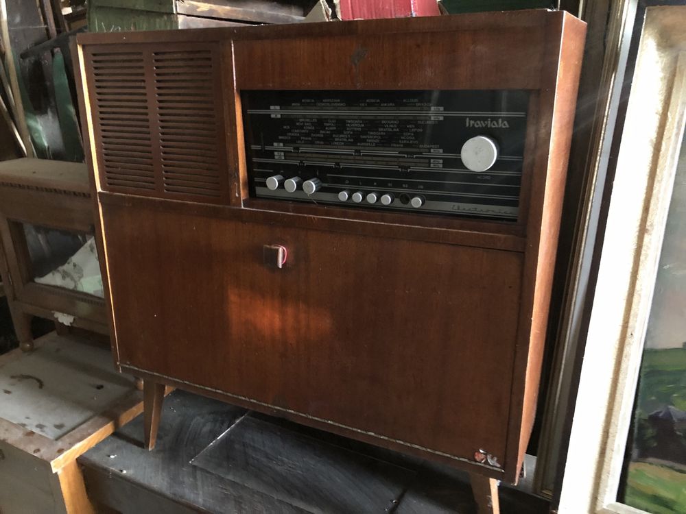 Radio vechi de colecție