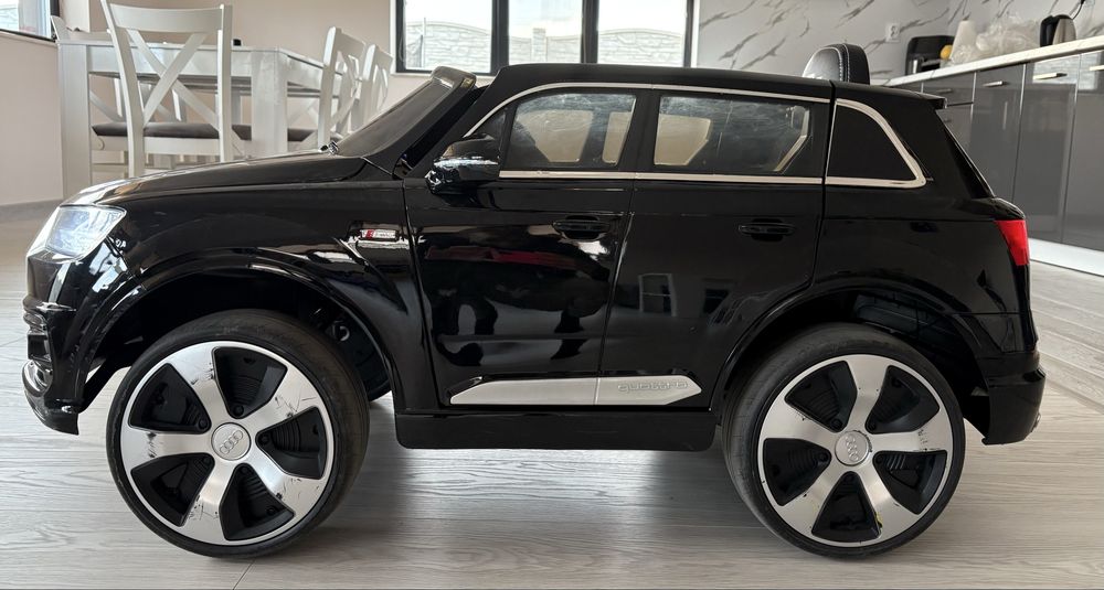 Акумулаторна кола ауди Q7