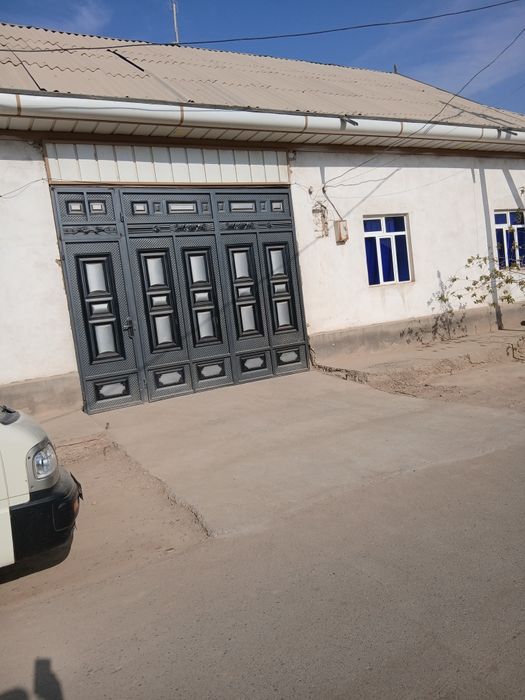 Uy sotiladi 100 000$