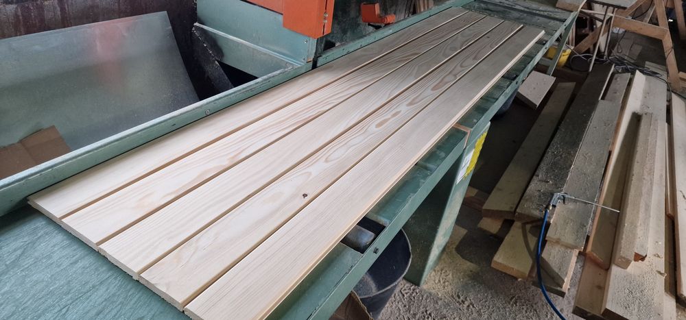 Lambriu/dusumea/pardoseala rasinoase