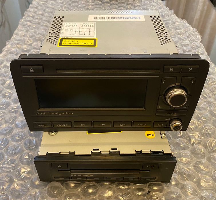 Navigatie MMI Plus Audi A3 8P ORIGINALA - Monocolor / Monocrom.