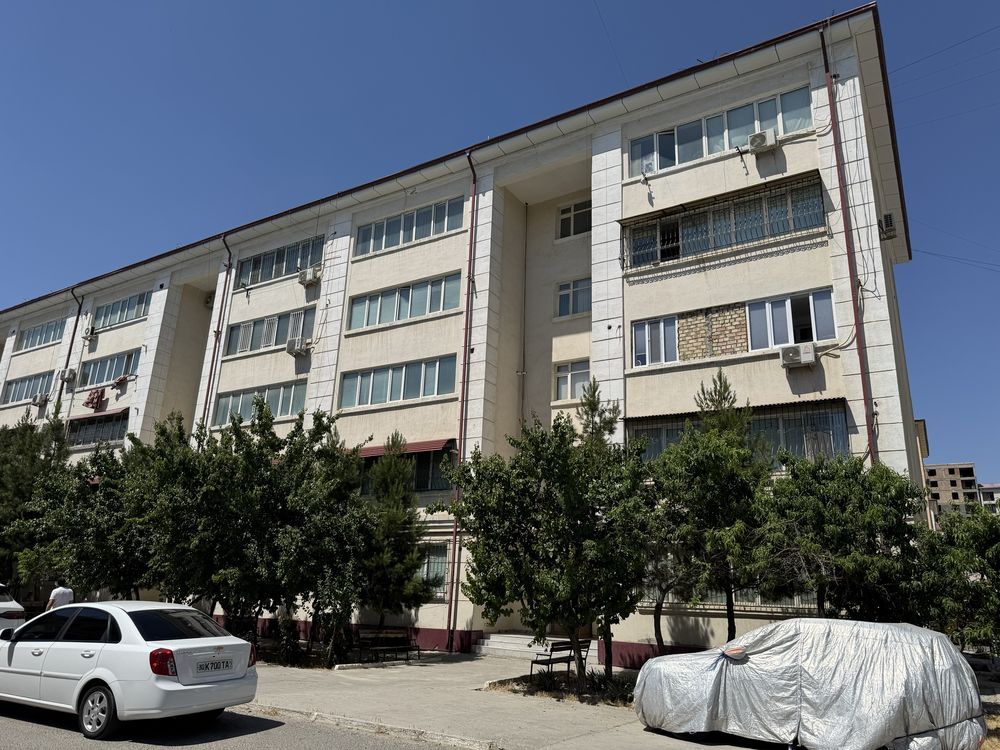 Продается 4-х комнатьная квартира А. Темур 60.