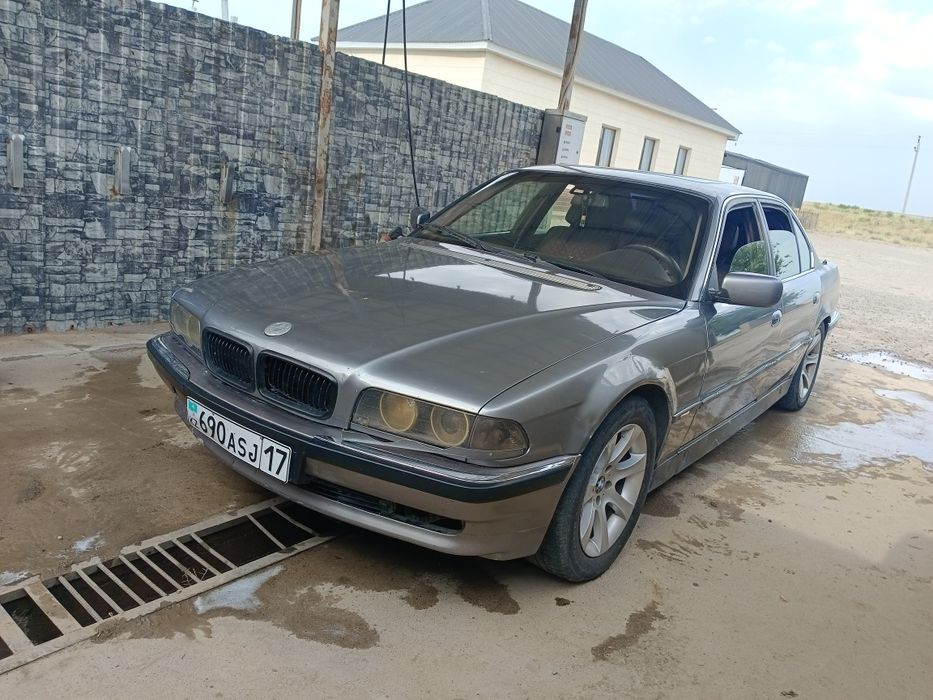 Бмв семёрка автомат