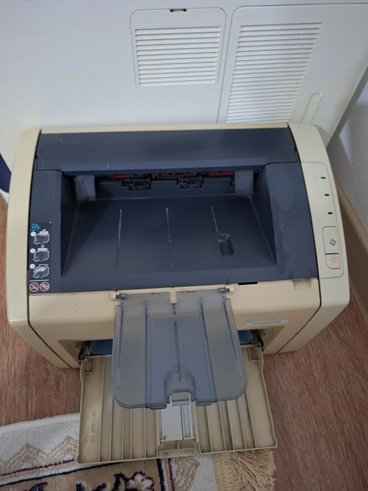 Продам сетевой лазерный чернобелый принтер HP 1022