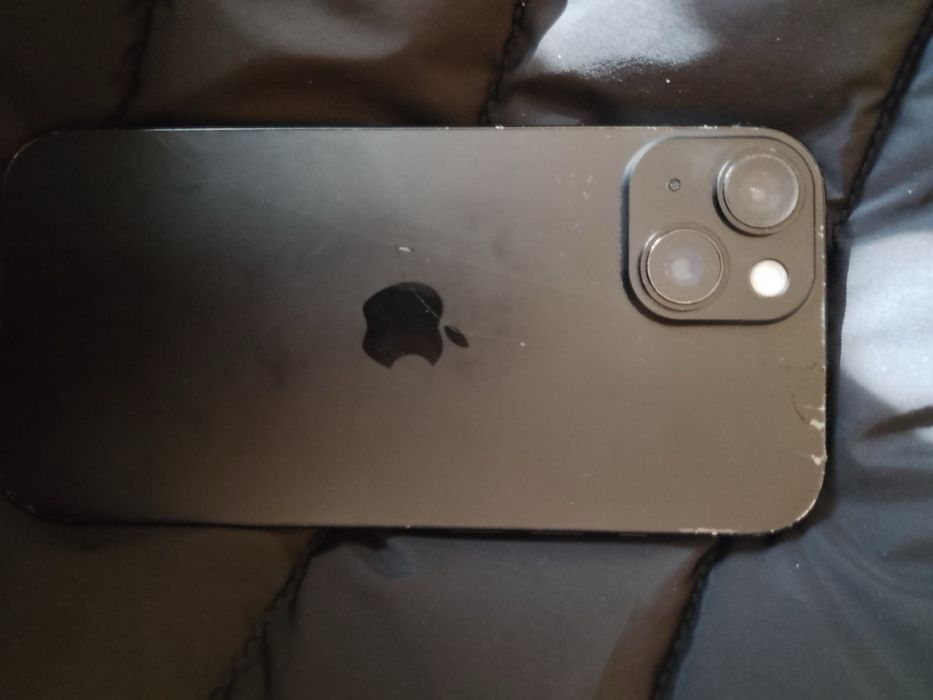Iphone 15 с пукнат гръб