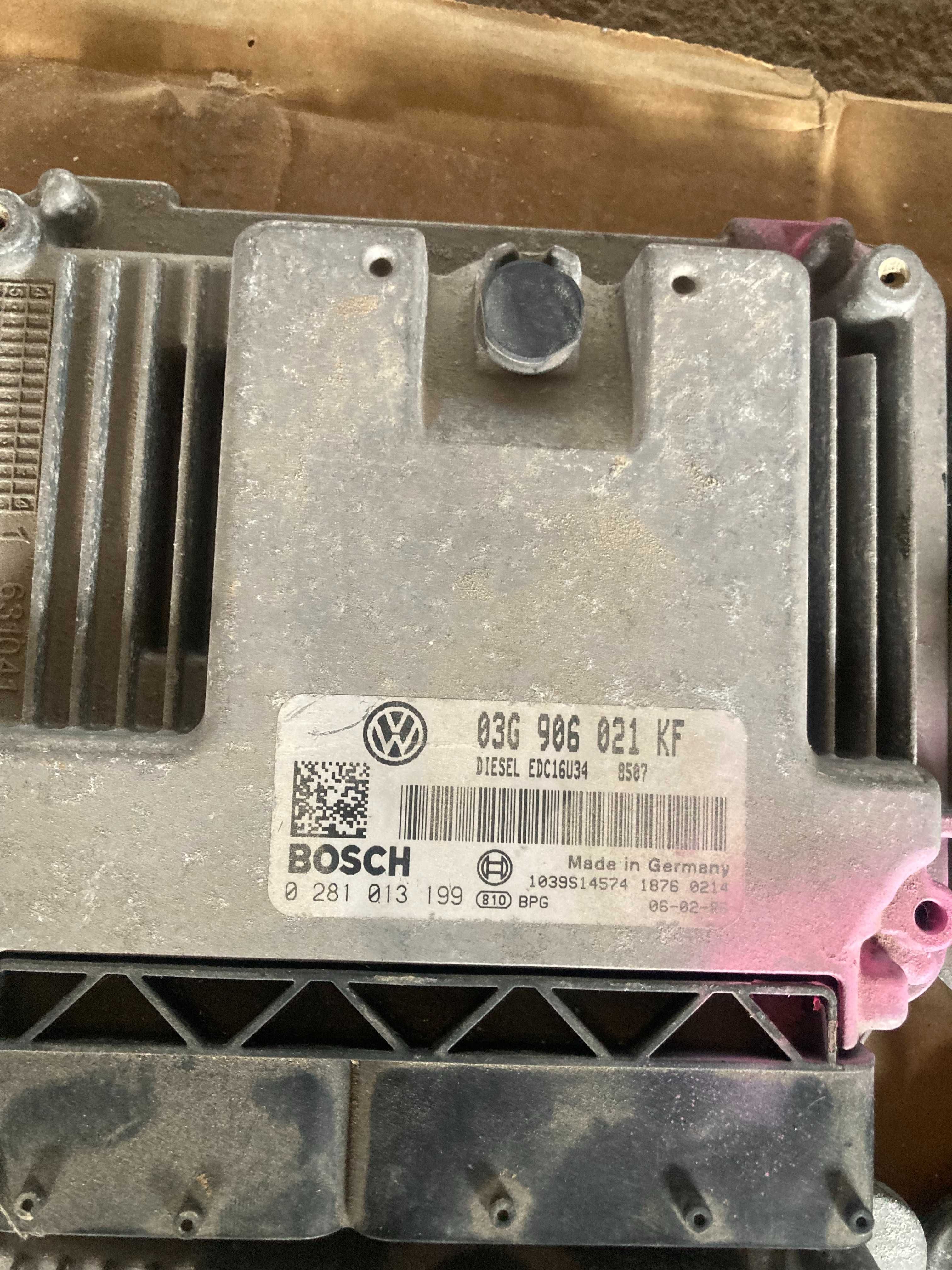 Компютър еку ecu електронен блок двигател туран тоуран 2.0тди бкд азв