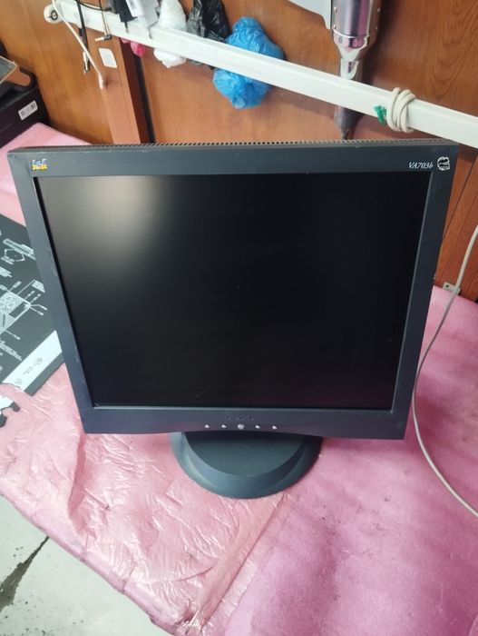 2 та манитор сотилади