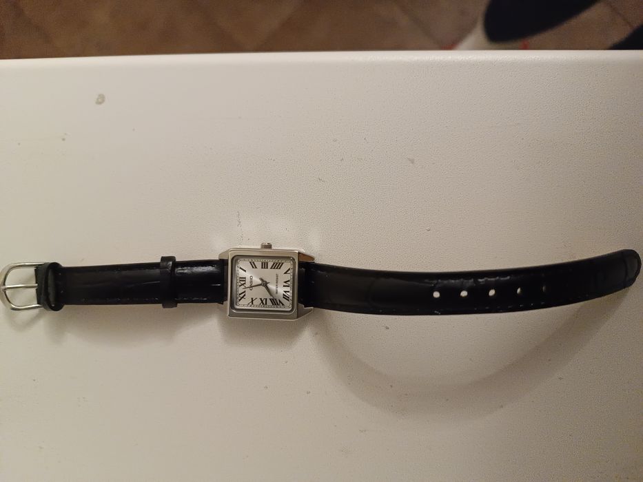 Елегантен дамски часовник Casio с батерия