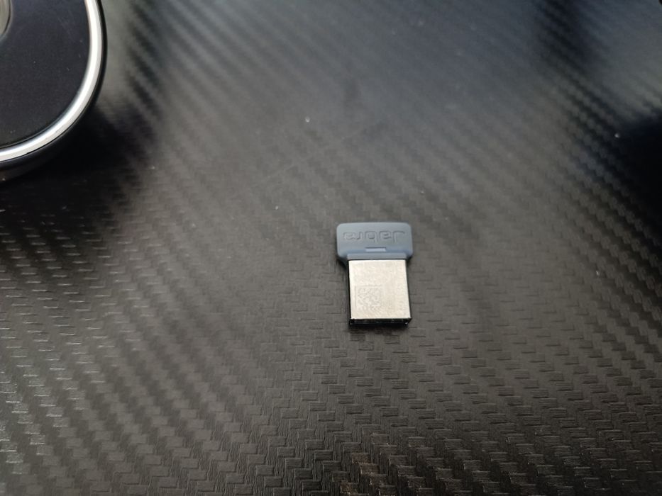 Jabra Evolve 65 și dongle usb