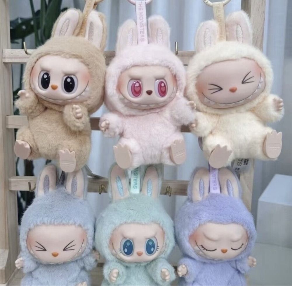 Labubu Have a Seat Pop Mart ключодържател