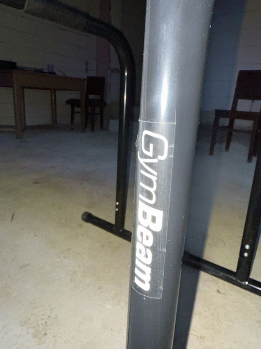 Bara paralele GymBeam – stare foarte bună, robuste