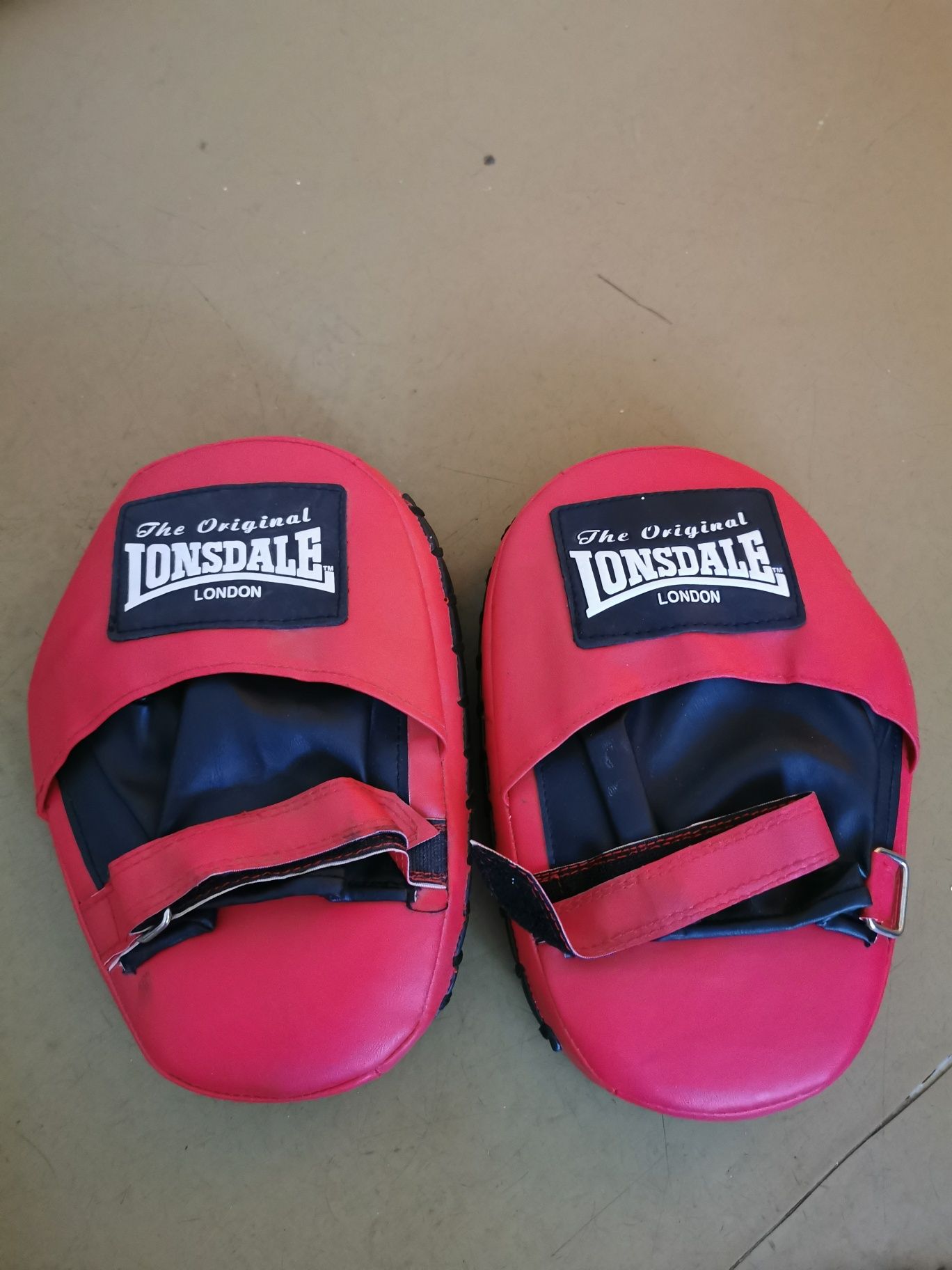 3 комплекта  ръкавици и лапи Lonsdale and Sporter Boxing