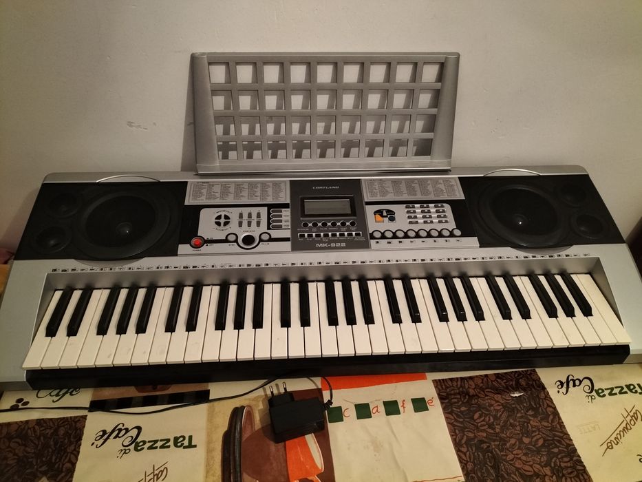 Продам синтезатор