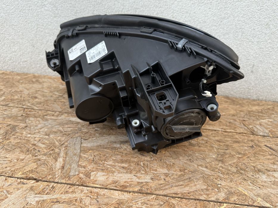Far dreapta Mercedes GLA W156 Bi Xenon + LED Original Europa