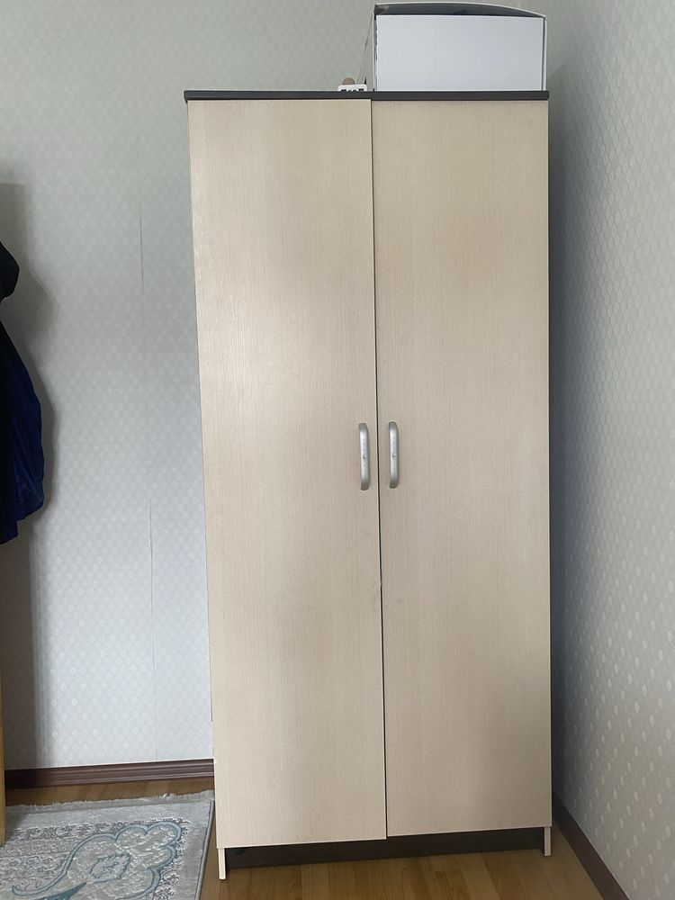 Срочно Продам шкаф 2 дверной срочно срочно