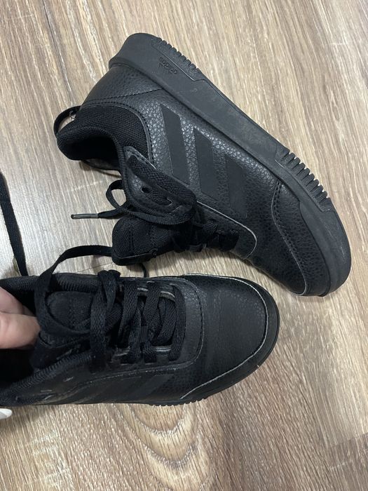 Adidasi adidas originali pt copii