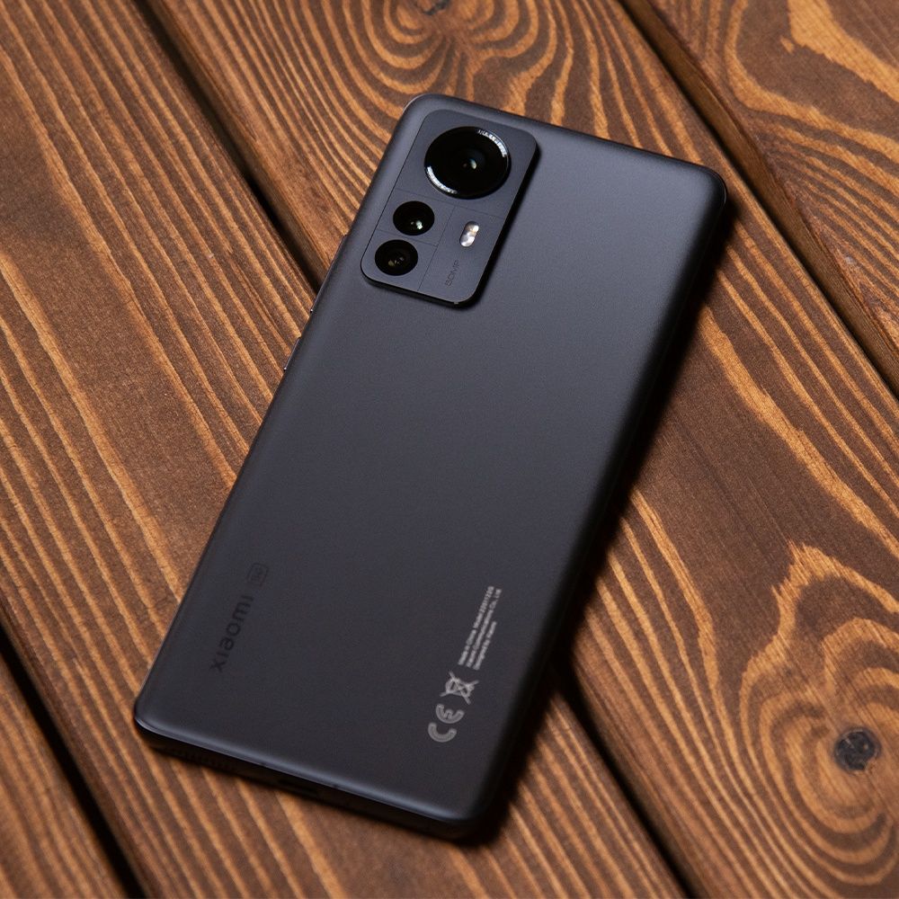 Xiaomi 12 Pro 12/256 GB — почти как новый, торг при осмотре