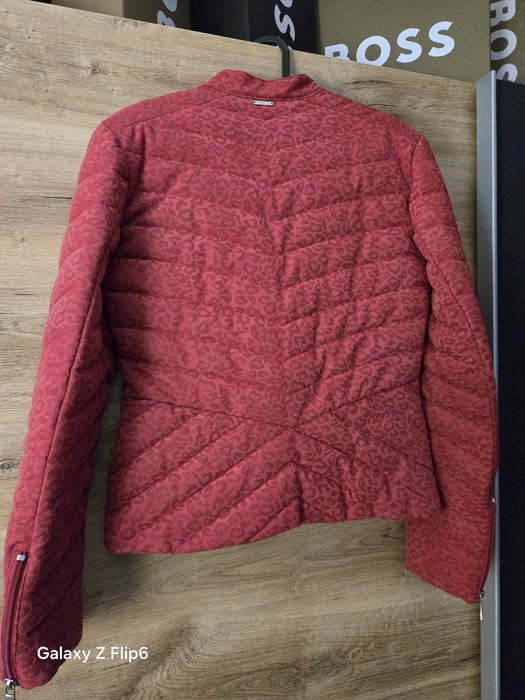 Продавам оригинални якета на Guess и Just Cavalli