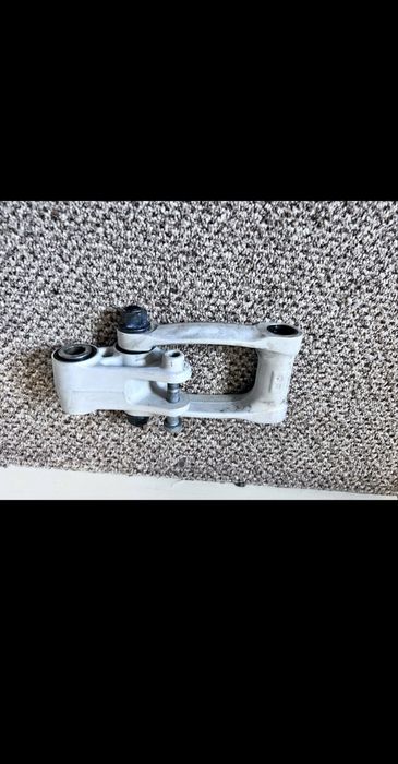 Husqvarna 701 - legatura dintre bascula - cadru - amortizor spate