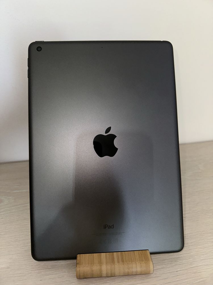 iPad 9 Wifi 64 GB si husa Logitech Combo Touch