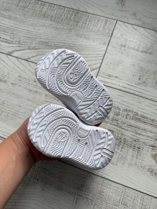 Vand adidasi bebe Nike