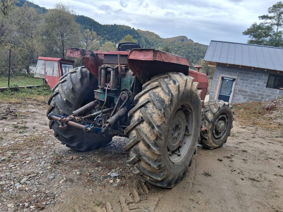 Vând tractor ...