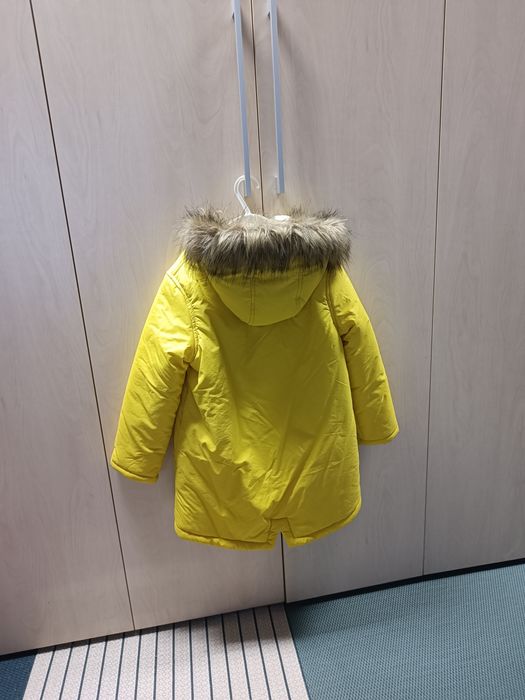 Vând geaca parca galbena 6-7 ani